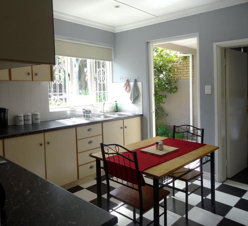 1932 House Bed And Breakfast 월브스베이 외부 사진
